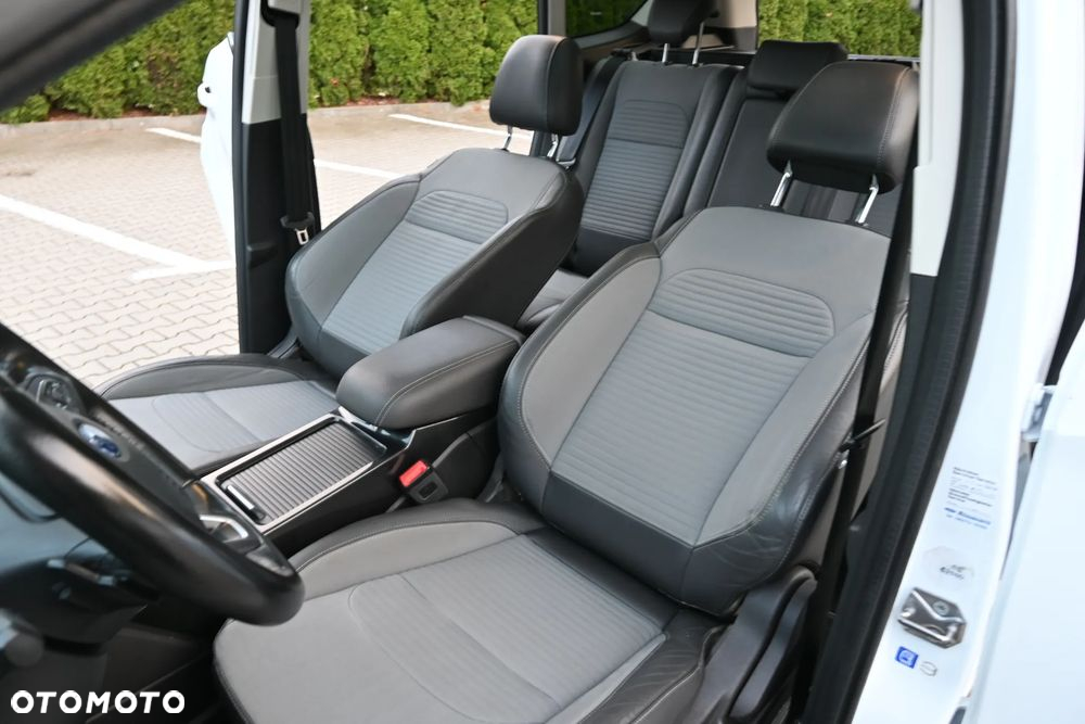 Ford Kuga 2.0 TDCi AWD Titanium - 37