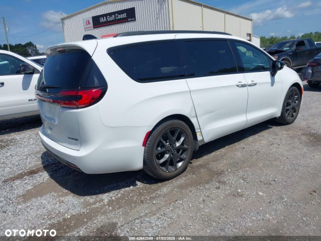 Chrysler Pacifica - 5