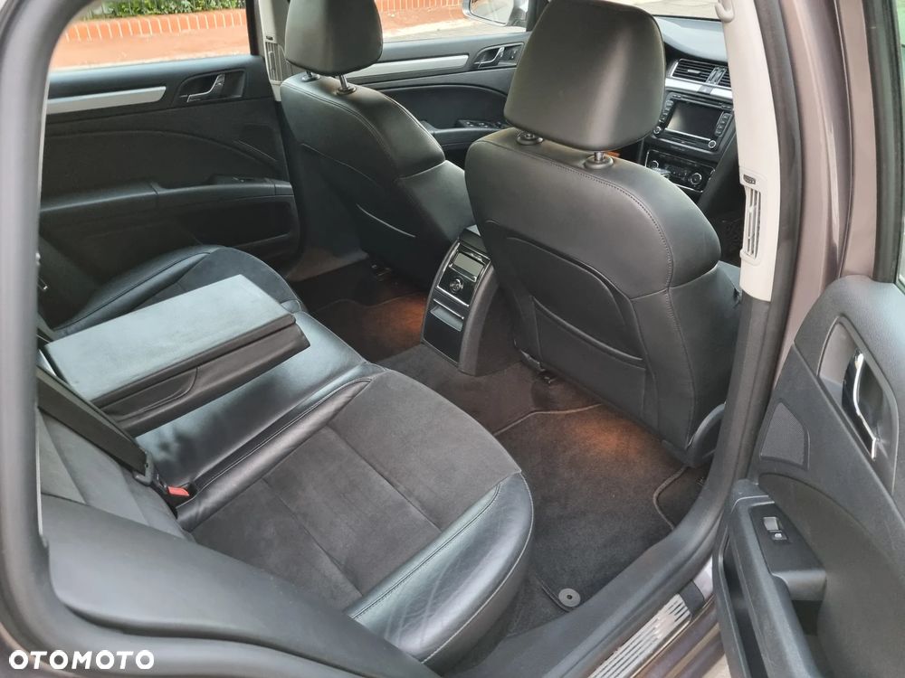Skoda Superb 2.0 TDI Elegance DSG - 17