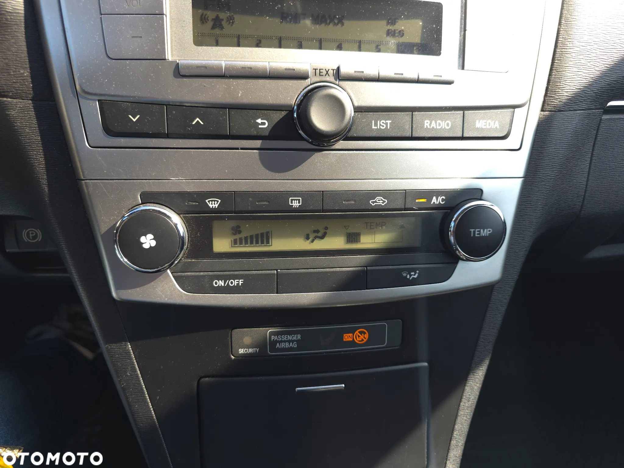 Toyota Avensis 2.0 D-4D Luna - 24