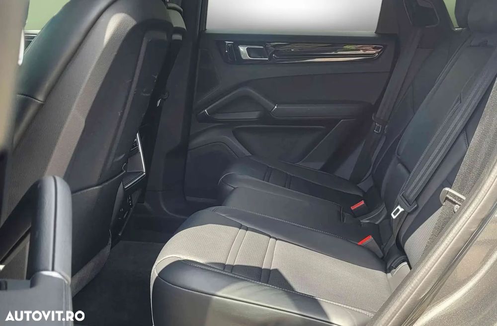 Porsche Cayenne Coupe - 7