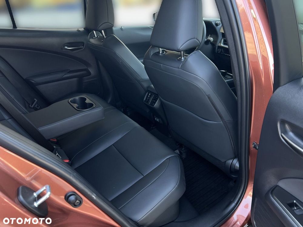 Lexus UX 300h F Sport Design - 20