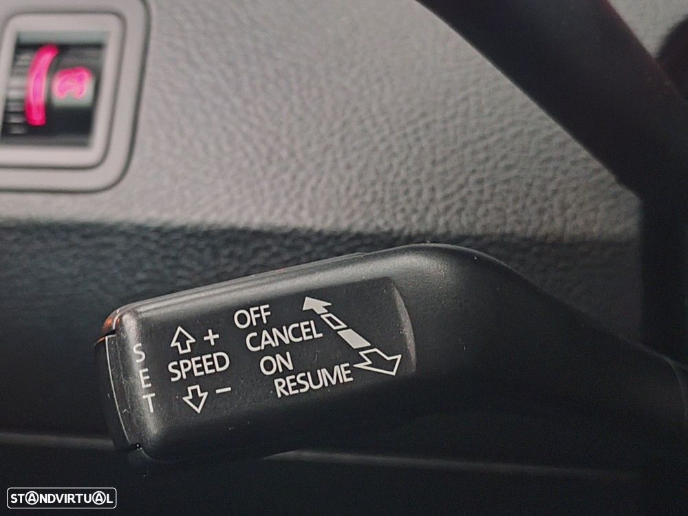 VW Passat Variant 2.0 TDi Highline - 26