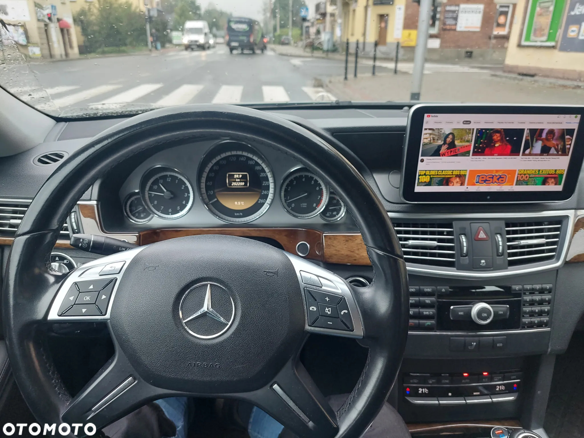 Mercedes-Benz Klasa E 200 CGI BlueEffICIENCY - 19