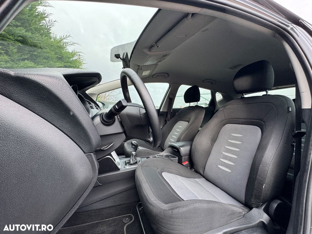 Kia Ceed 1.6 CRDi 128 Fifa World Cup Edition - 9