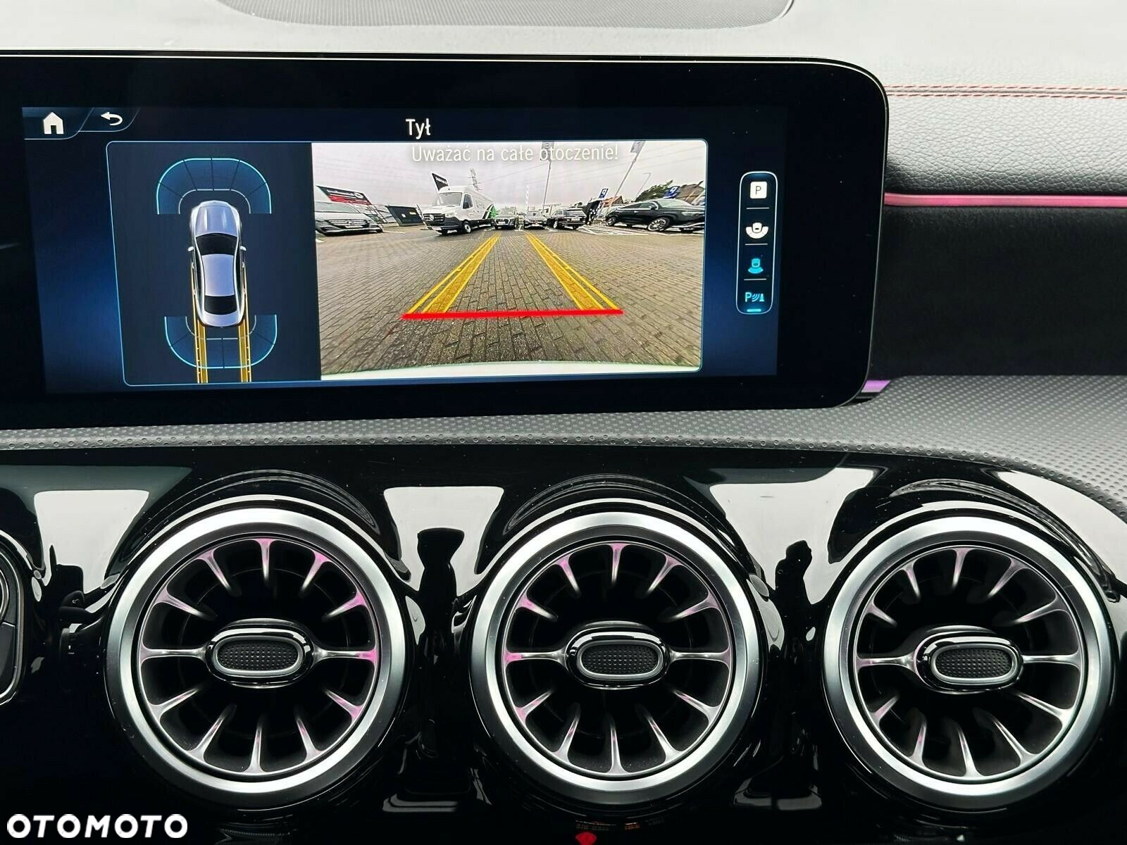 Mercedes-Benz CLA - 12
