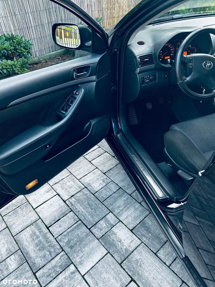 Toyota Avensis 2.0 D-4D - 9