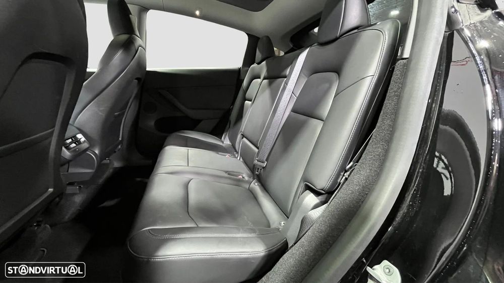 Tesla Model Y - 9
