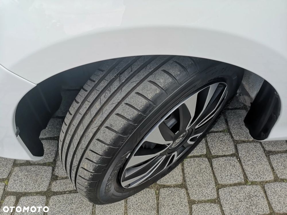 Toyota Yaris Hybrid 100 Sol - 27