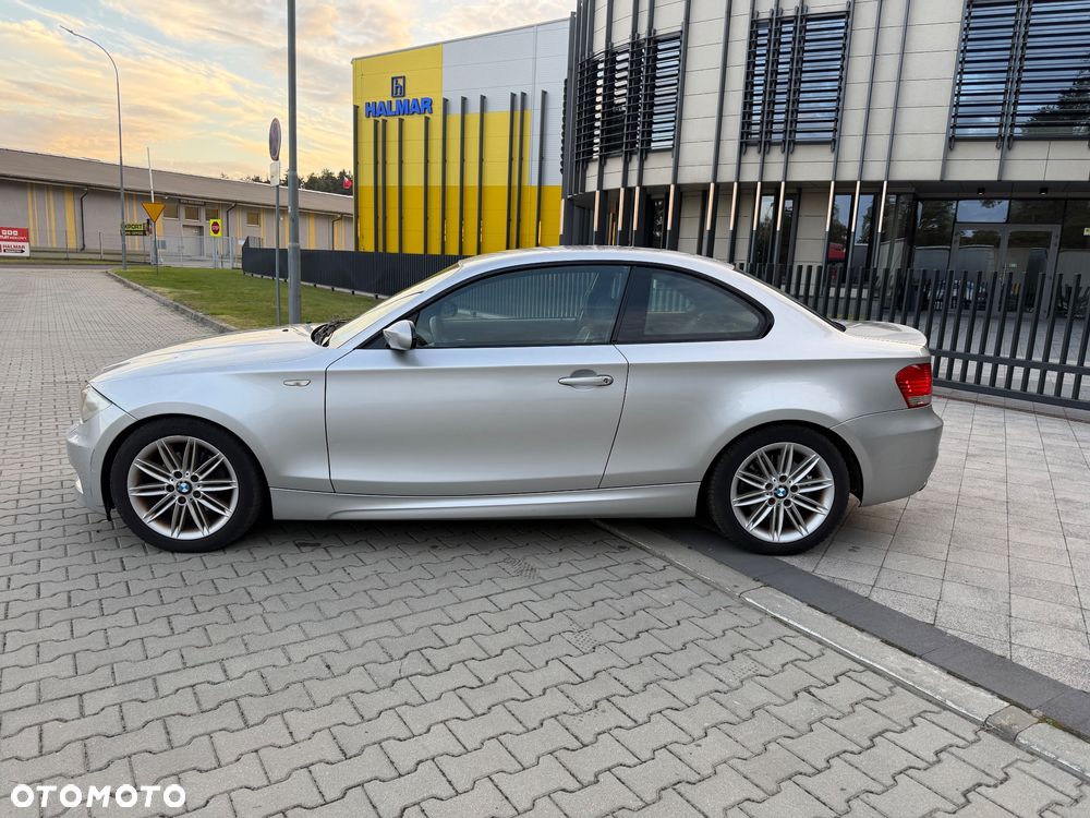 BMW 1 Series 2009 photo 2