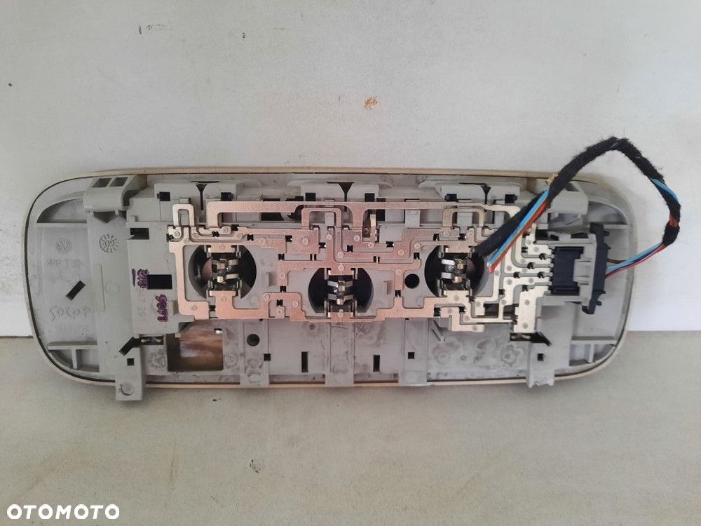 SKODA SUPERB 2 II 08-13 LAMPKA WNĘTRZA KABINY PODSUFITKI BEŻ 947-291 - 4