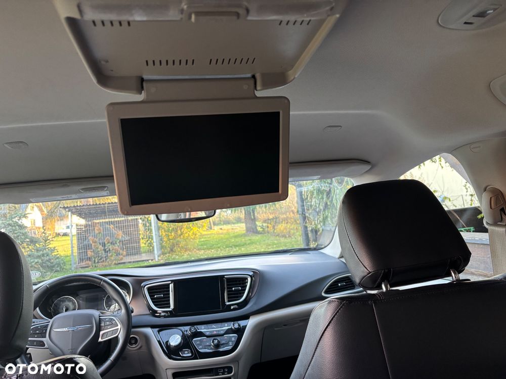 Chrysler Pacifica - 17