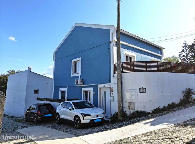 Andar de moradia T2 com Terreno, Terraço e Anexos em Sintra