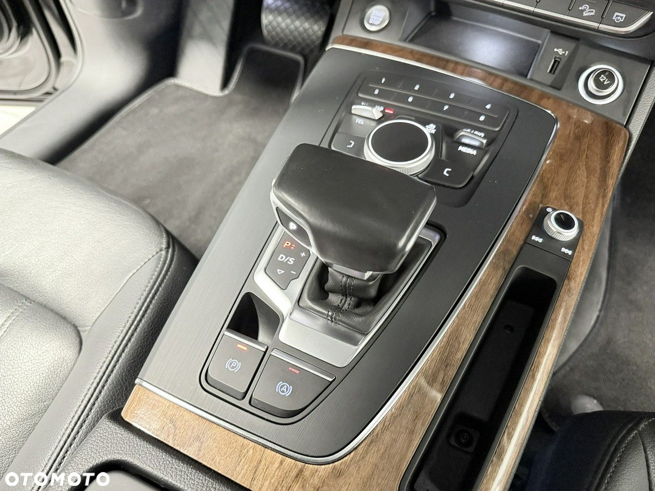 Audi Q5 45 TFSI quattro S tronic design - 34