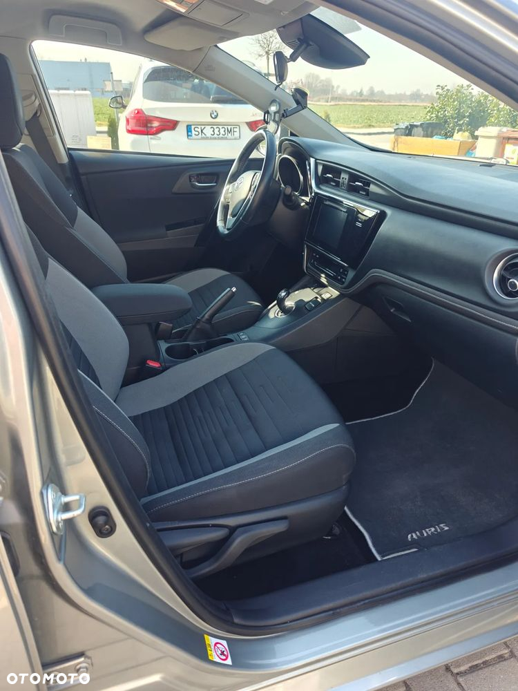 Toyota Auris Hybrid 135 Freestyle - 11