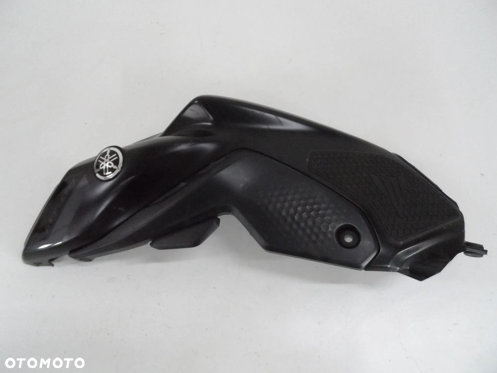 Yamaha MT07 boczek osłona zbiornika P L - 8