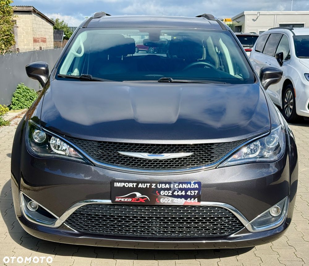 Chrysler Pacifica - 3