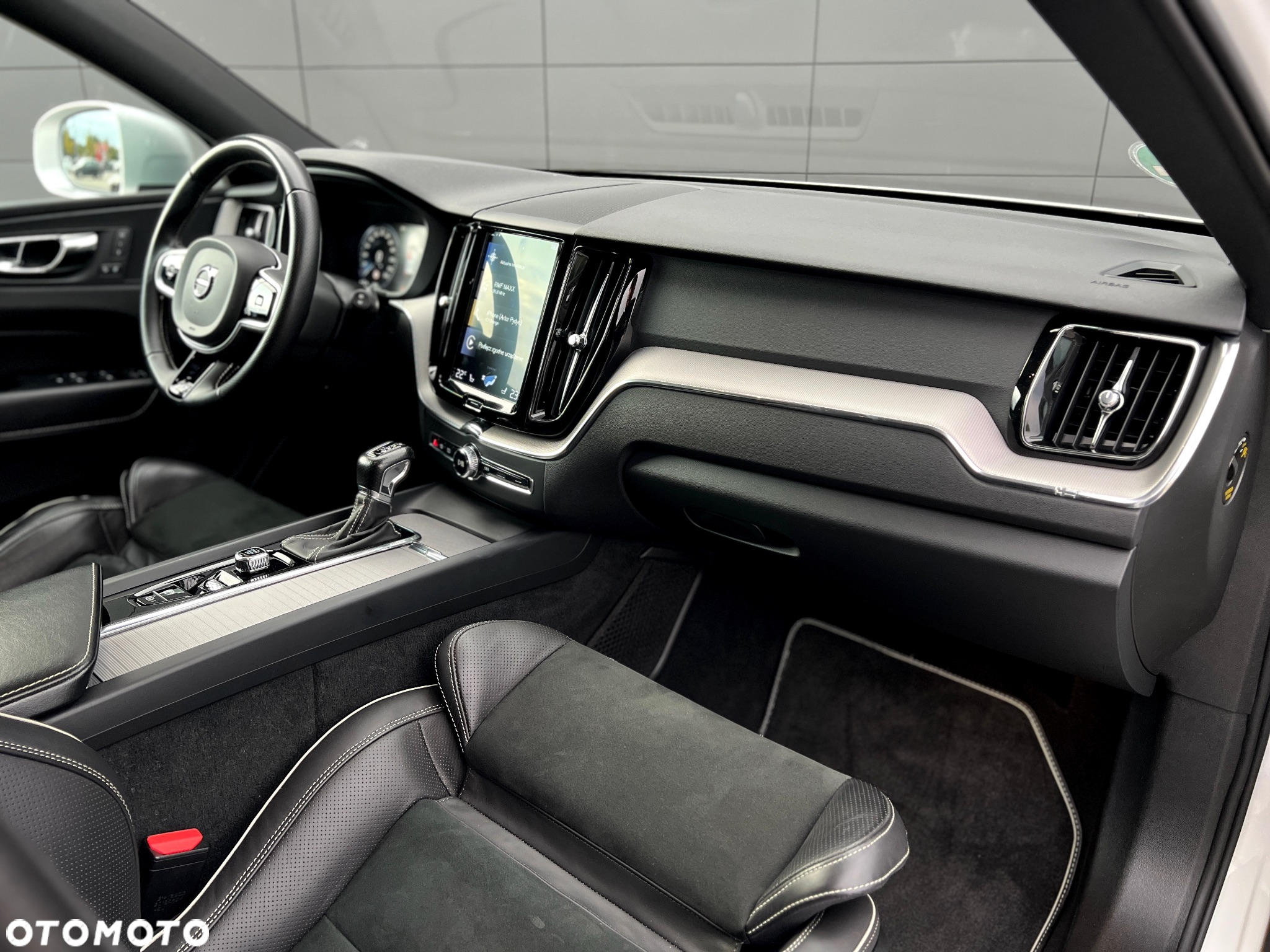 Volvo XC 60 D4 AWD R-Design - 34