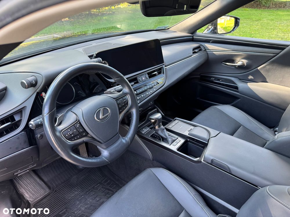 Lexus ES 300h Business Edition + - 11