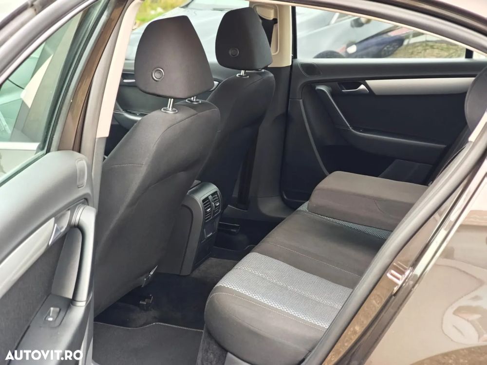 Volkswagen Passat Variant 1.6 TDI BlueMotion Technology Trendline - 6