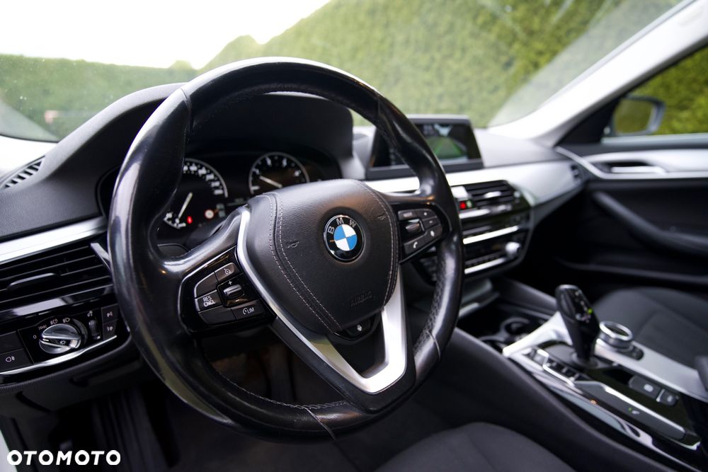 BMW Seria 5 520d Luxury Line - 8