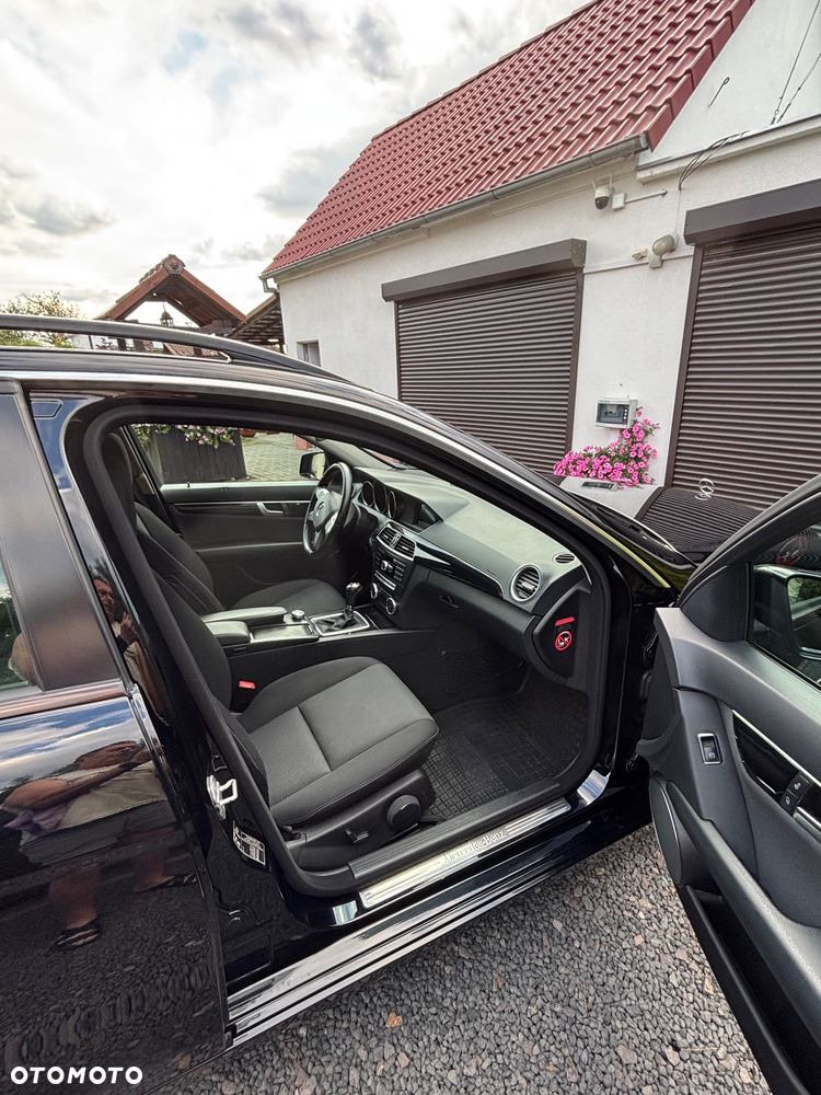 Mercedes-Benz C-Class 2012 photo 4