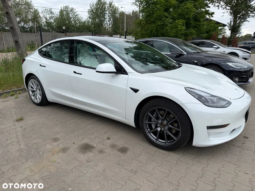 Tesla Model 3 - 8