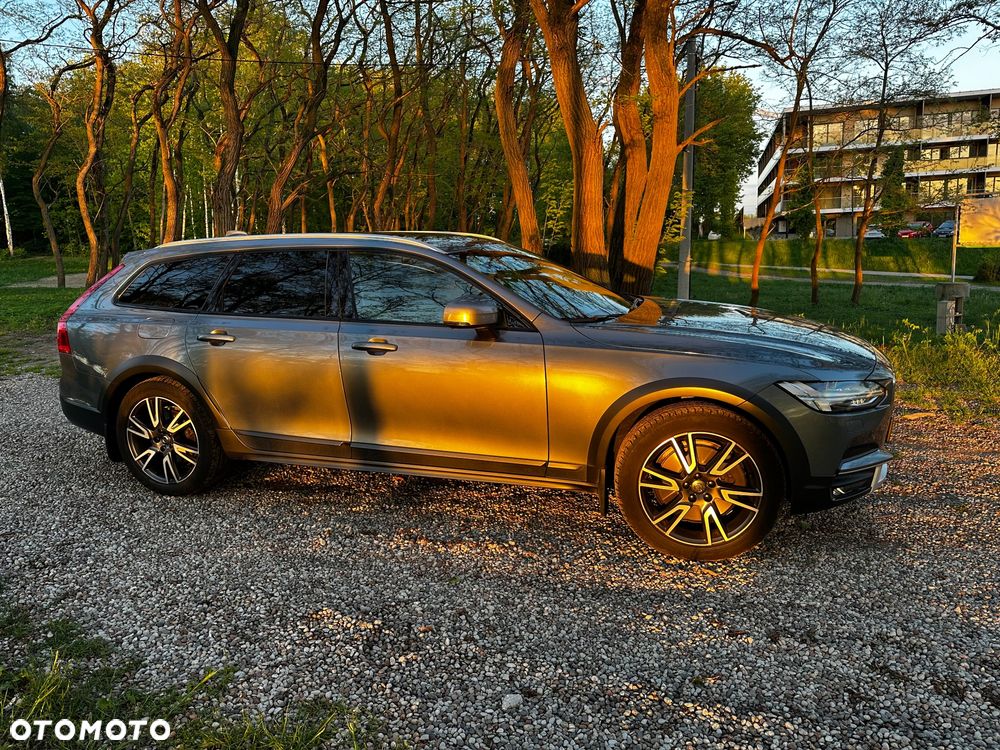 Volvo V90 D5 SCR AWD Momentum Pro - 10