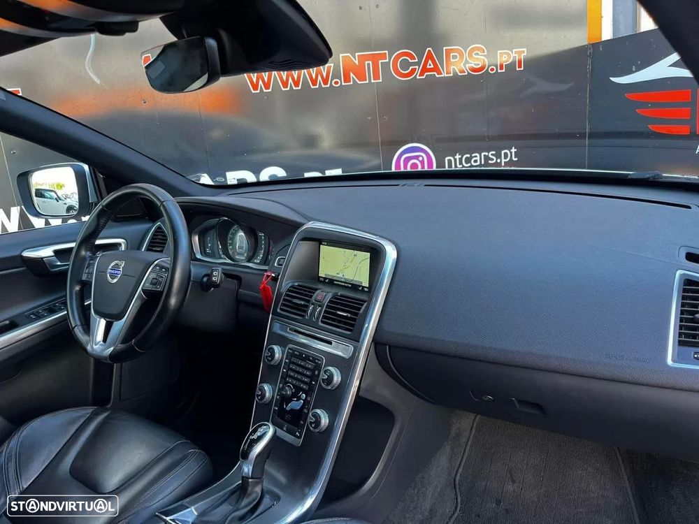 Volvo XC 60 2.0 D4 Momentum Geartronic - 12