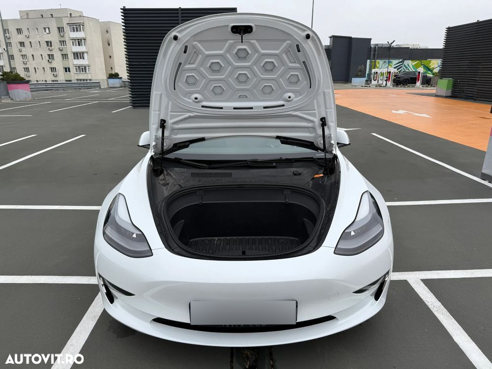 Tesla Model 3 Long Range - 10
