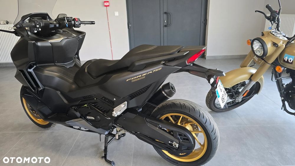 Honda NSS - 11