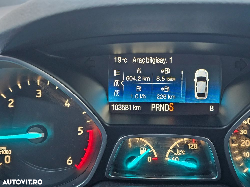 Ford Kuga 2.0 TDCi 4WD Powershift Titanium - 4