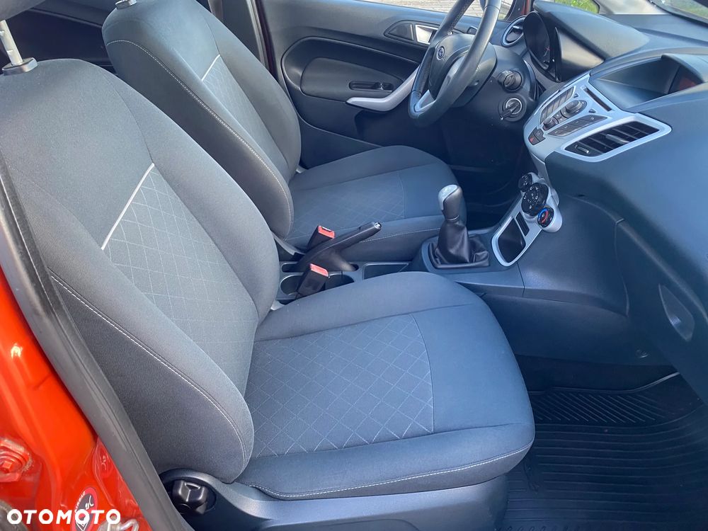 Ford Fiesta 1.25 Champions Edition - 26