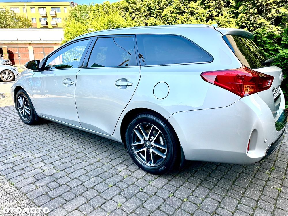 Toyota Auris 1.6 Premium - 6