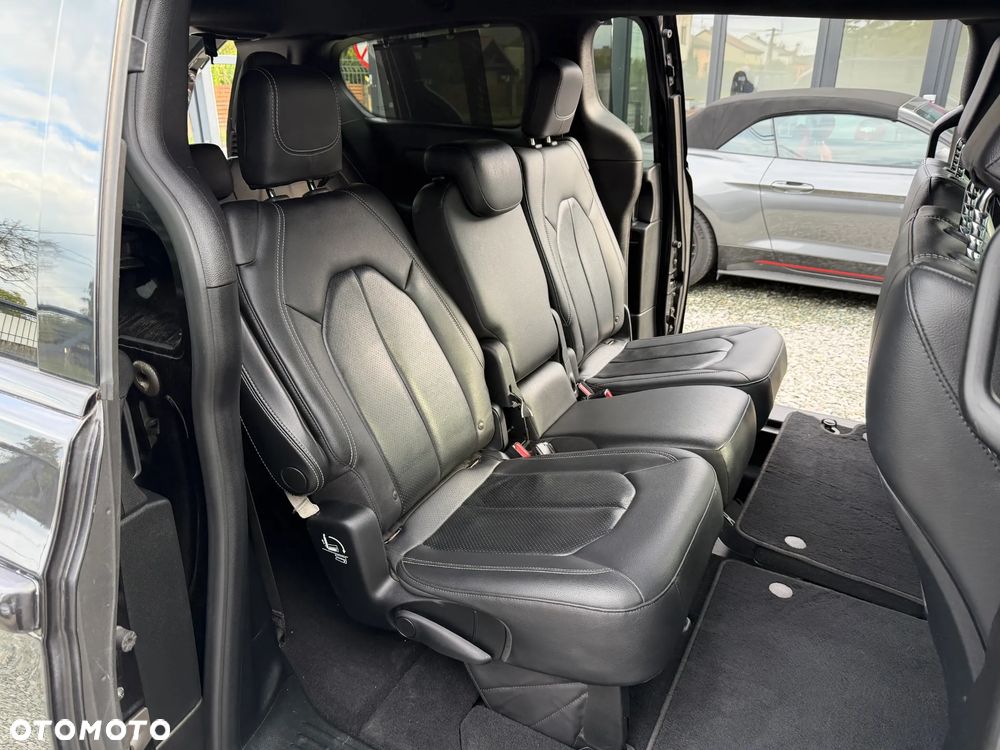 Chrysler Pacifica - 33