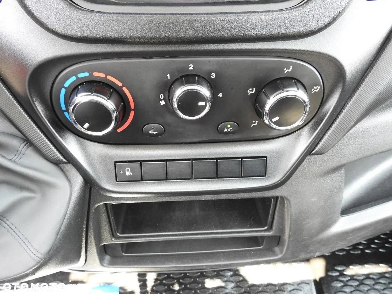 Iveco DAILY 35C13 WYWROTKA TEMPOMAT KLIMATYZACJA BLIŹNIACZE KOŁA 130KM [ 570643 ] - 34