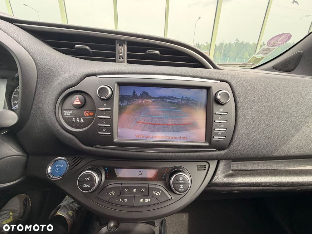 Toyota Yaris Hybrid 100 Business Edition - 27