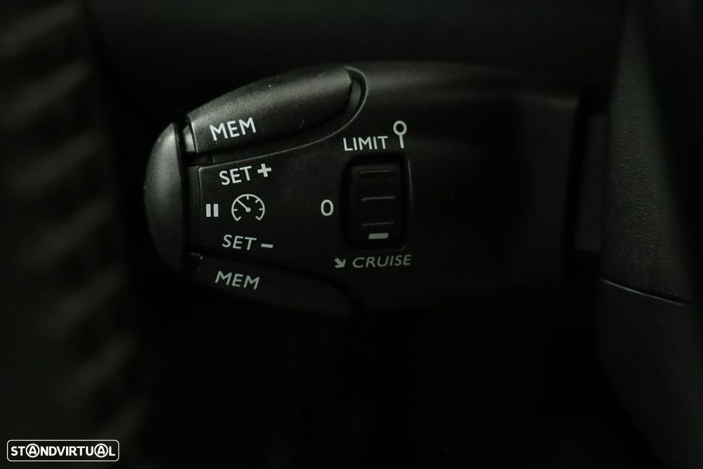 Peugeot 2008 1.2 PureTech Allure EAT8 - 16