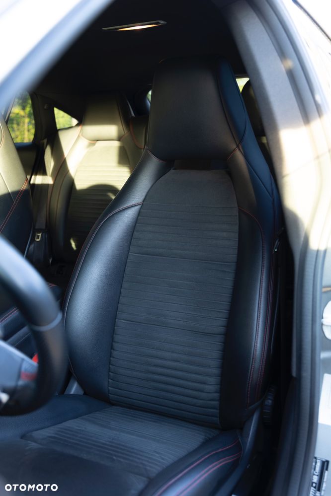 Mercedes-Benz CLA 200 7G-DCT AMG Line - 20