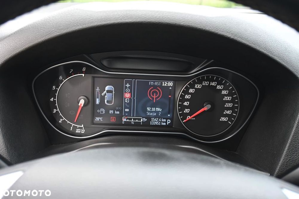 Ford Mondeo - 38