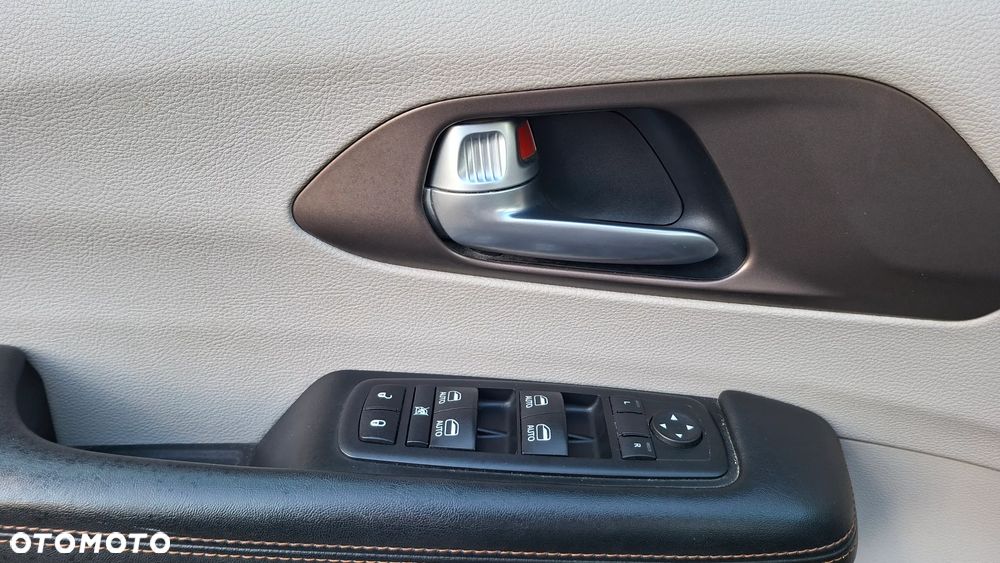 Chrysler Pacifica - 13