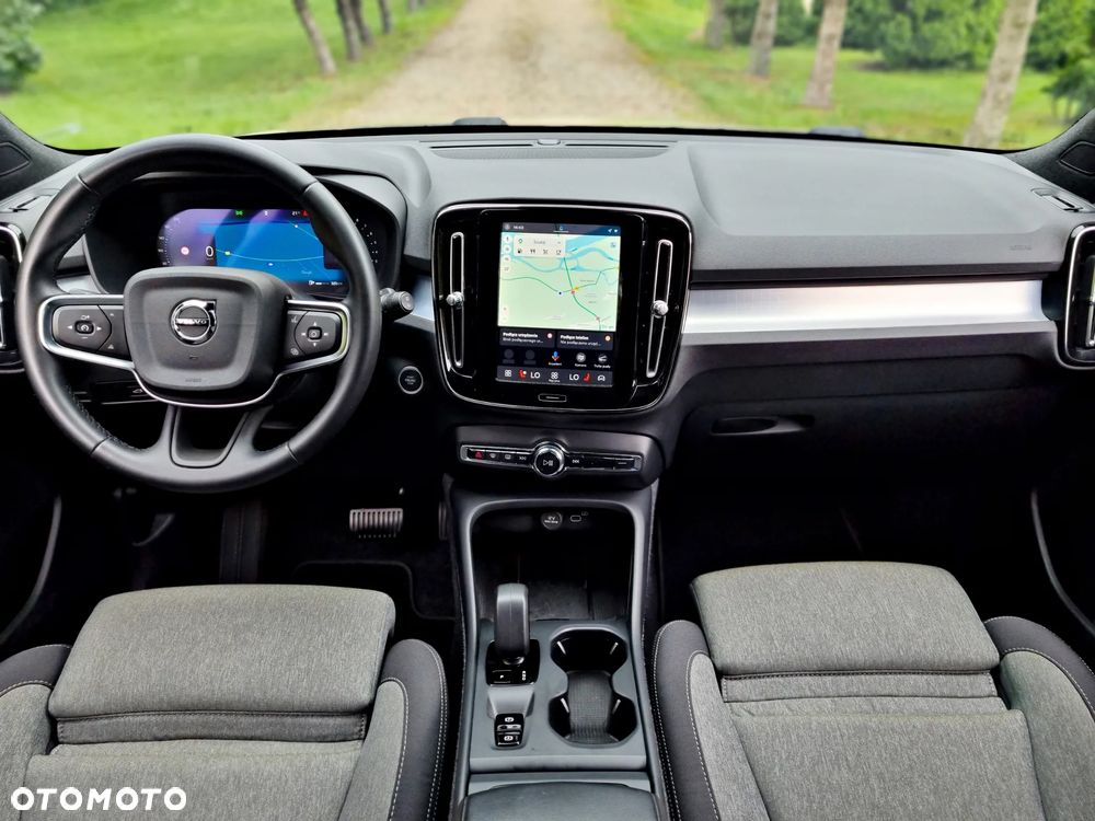 Volvo XC 40 B3 B DKG Ultra Black Edition - 34
