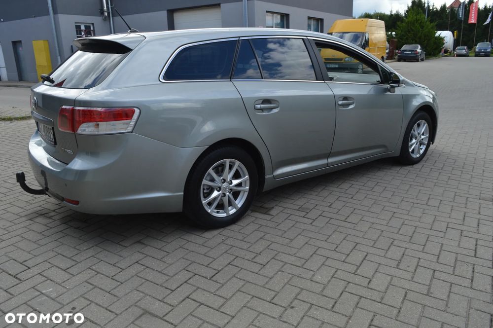 Toyota Avensis 1.8 Sol plus NAVI - 9