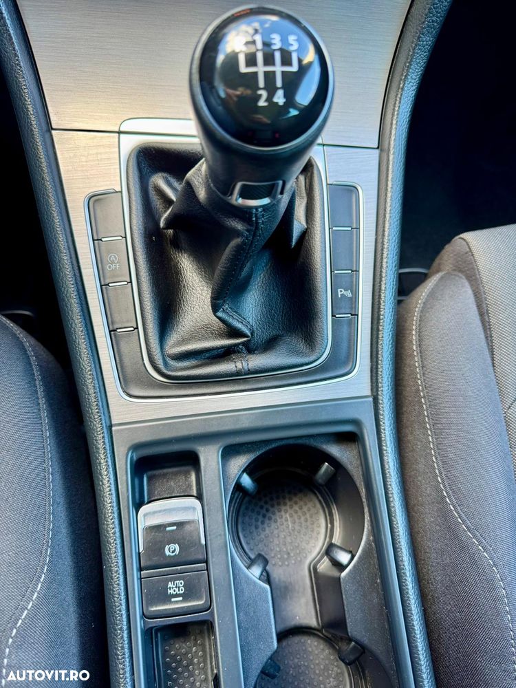 Volkswagen Golf 1.6 TDI BlueMotion Comfortline - 11