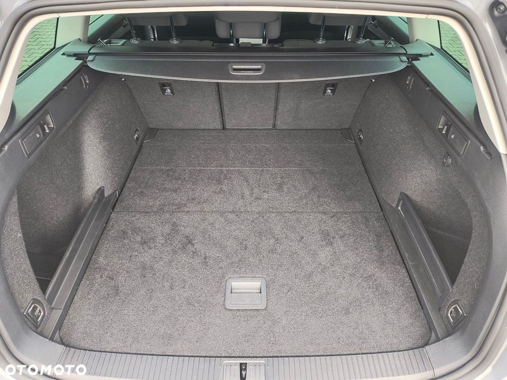 Volkswagen Passat 2.0 TDI EVO Business DSG - 28