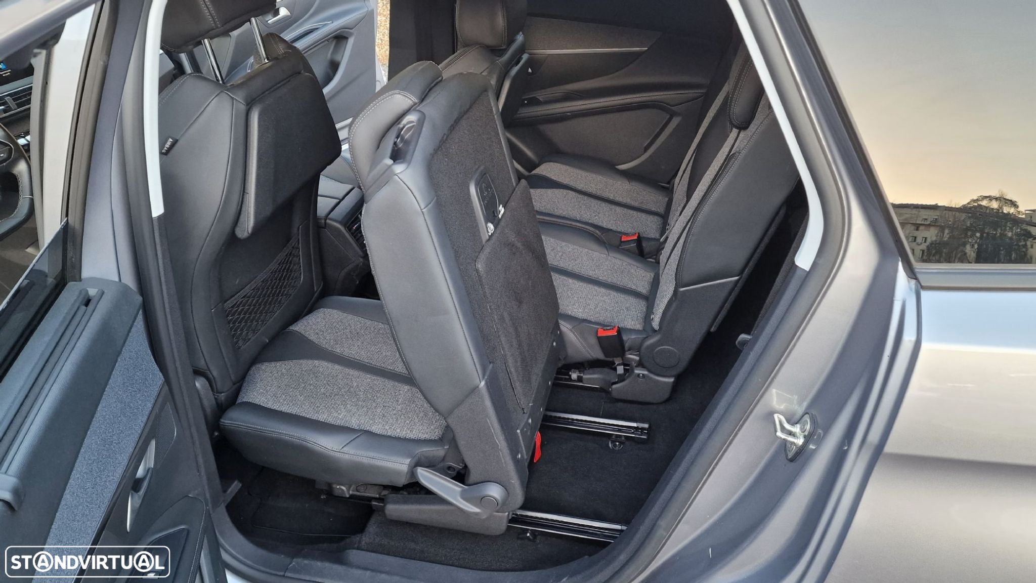 Peugeot 5008 1.5 BlueHDi Allure EAT8 - 28