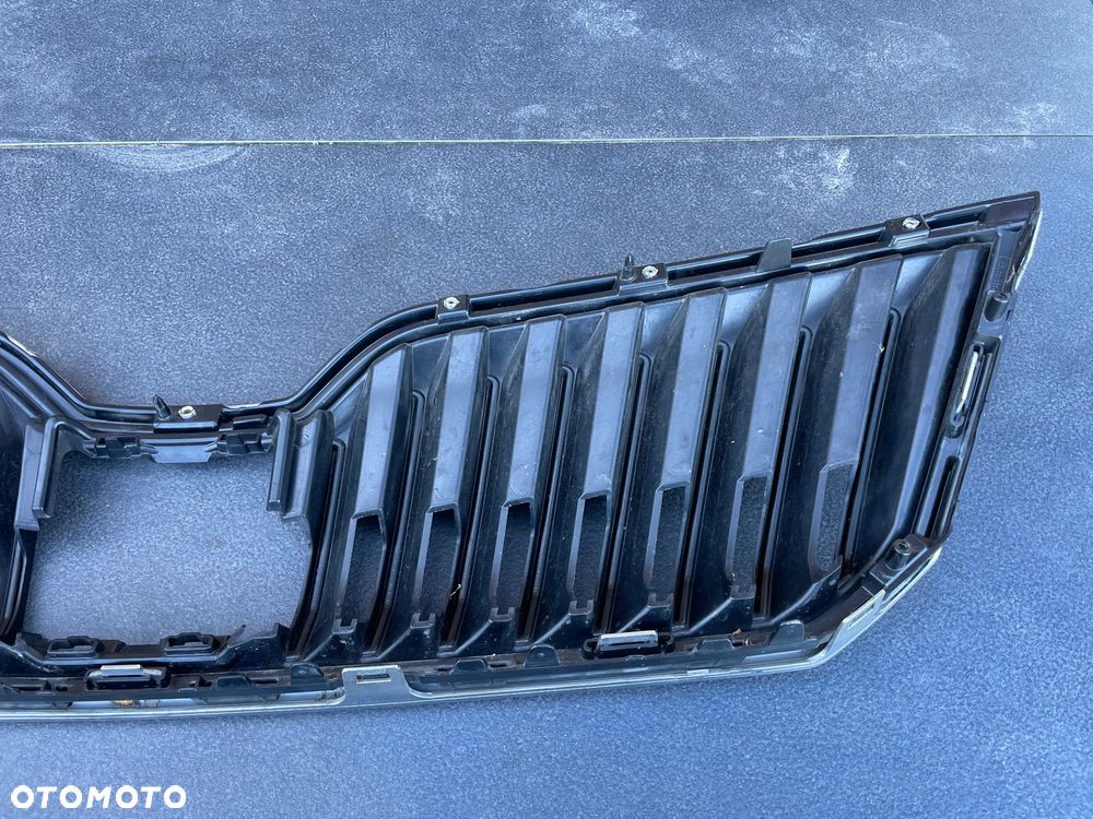 SKODA SUPERB III 3 15-19 ATRAPA GRILL ZDERZAKA PRZÓD 3V0853653B - 4