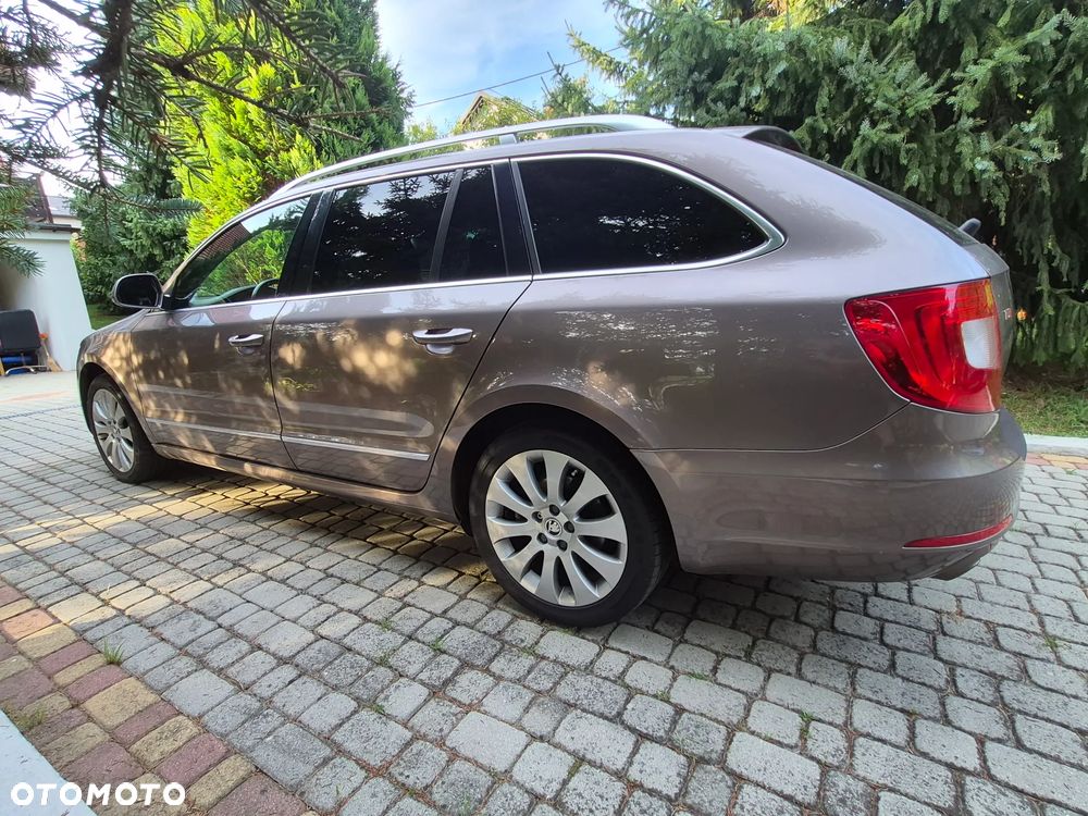 Skoda Superb 2010 photo 3