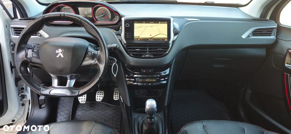 Peugeot 2008 1.5 BlueHDi GT Line S&S - 32