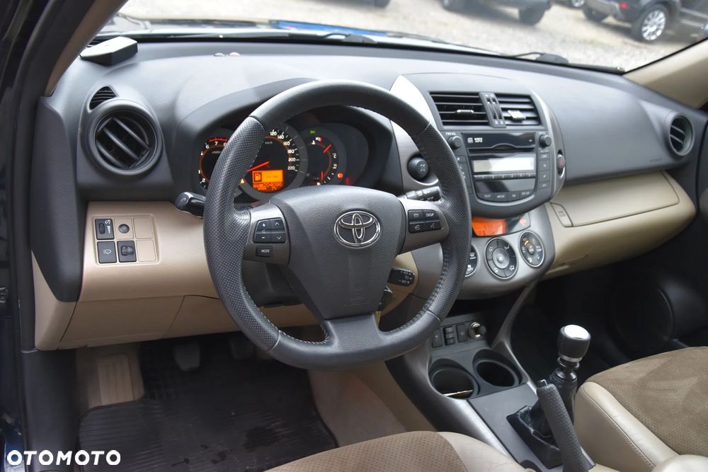Toyota RAV4 2.0 VVT-i Premium - 14